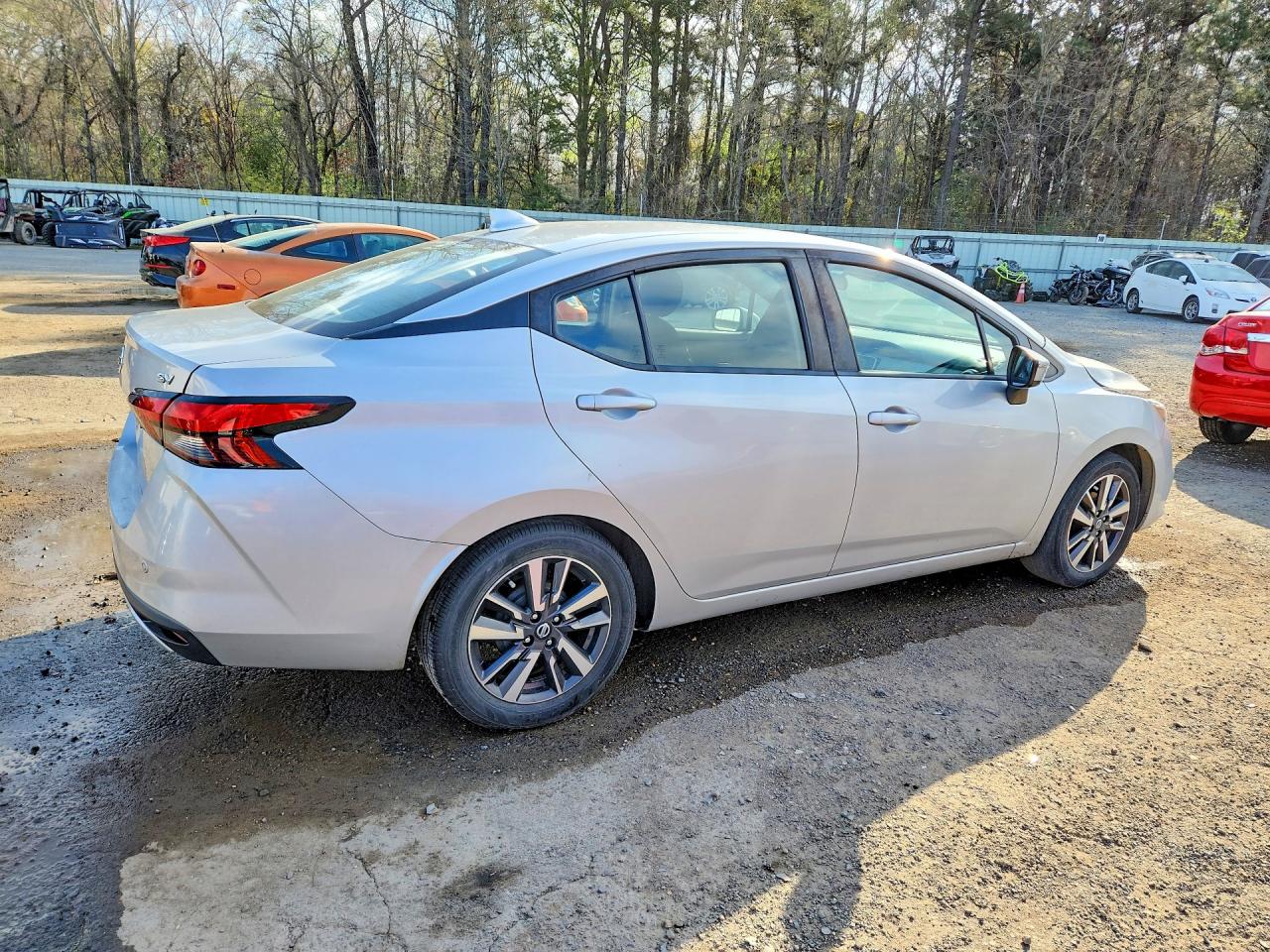 2020 NISSAN VERSA SV photo 3