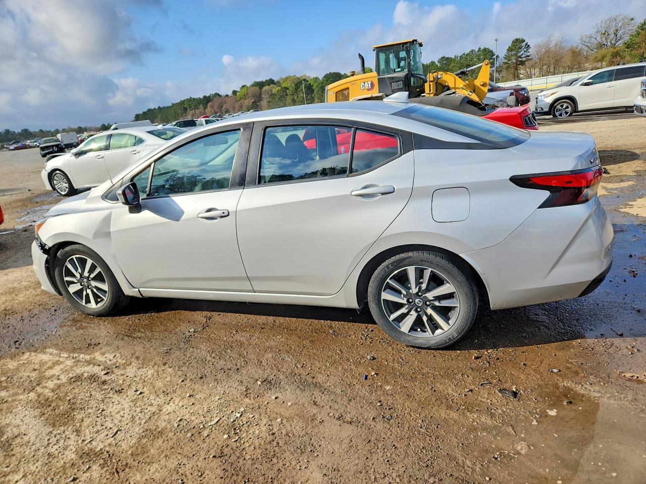 2020 NISSAN VERSA SV photo 2
