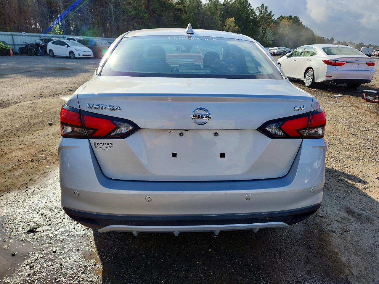 2020 NISSAN VERSA SV photo 6