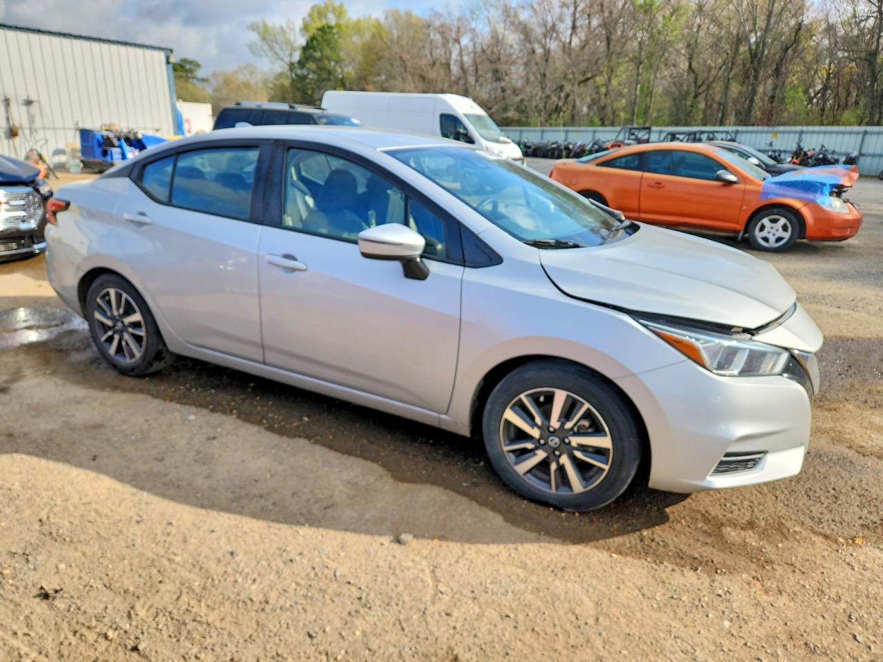 2020 NISSAN VERSA SV photo 4
