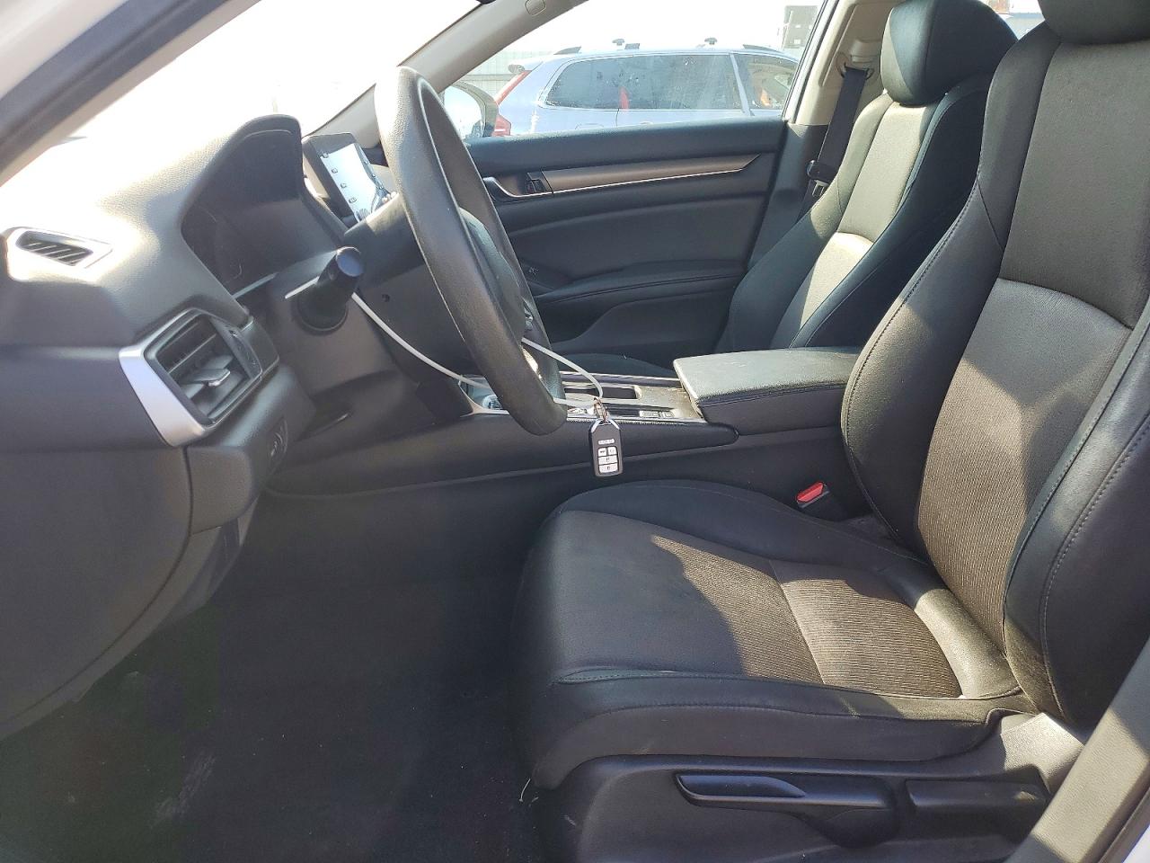 2020 HONDA ACCORD LX photo 19