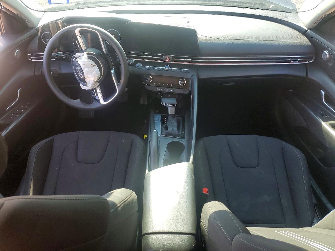2024 HYUN ELANTRA photo 15