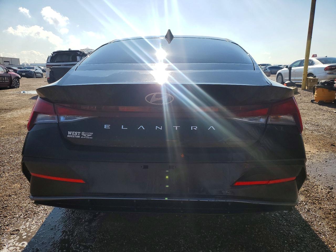 2024 HYUN ELANTRA photo 11