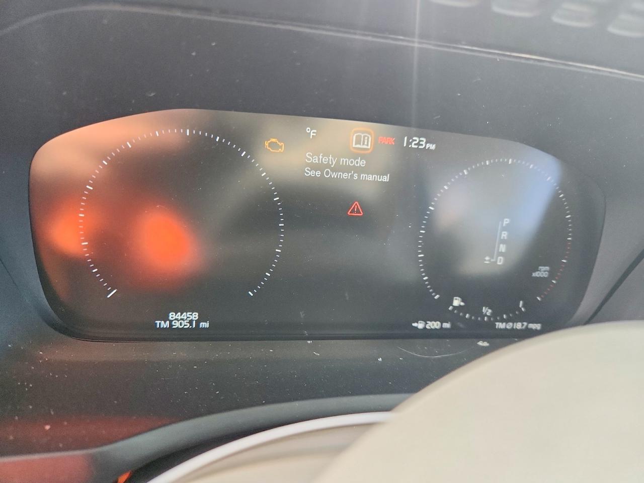 2021 VOLVO XC90 photo 25