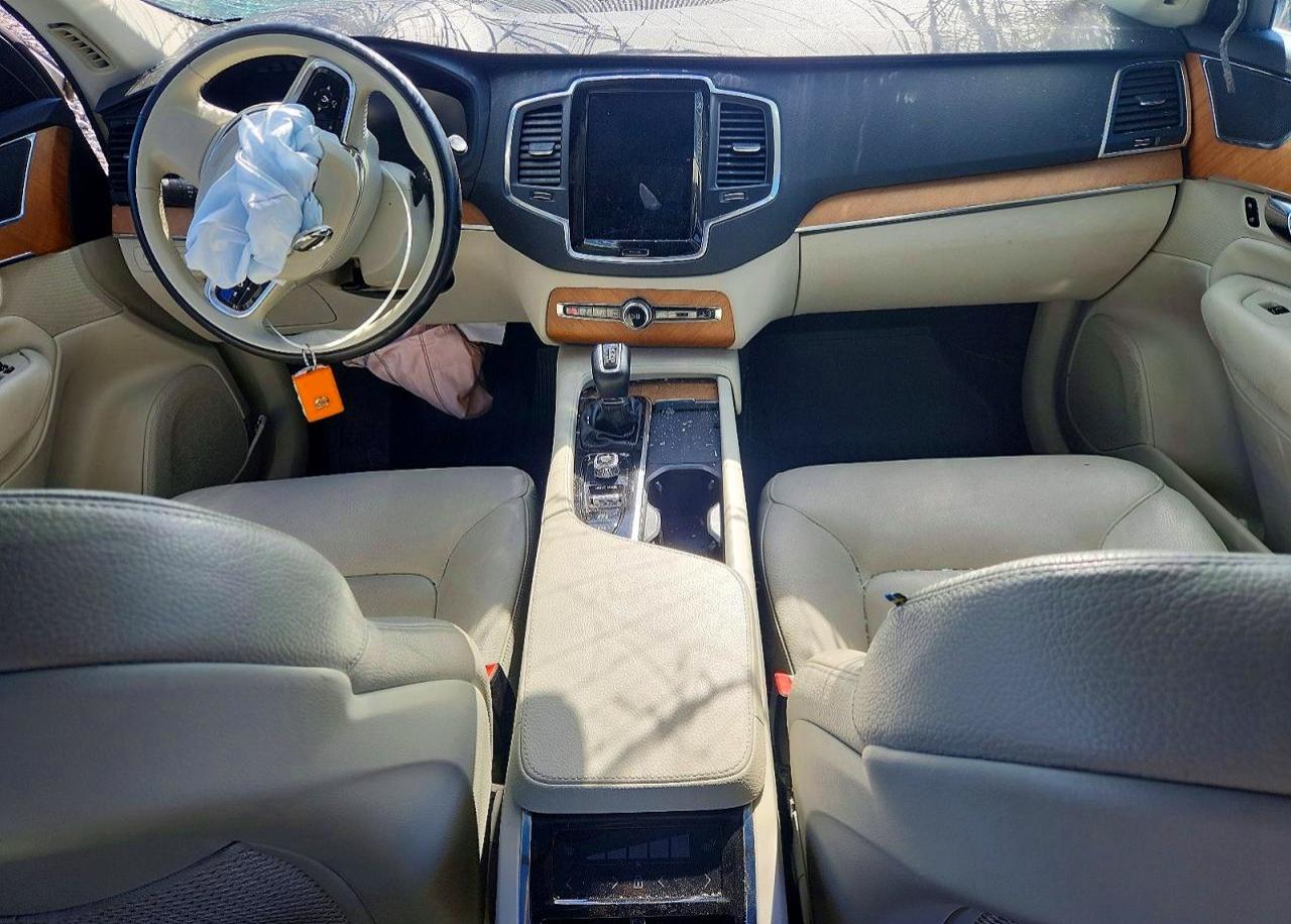 2021 VOLVO XC90 photo 22