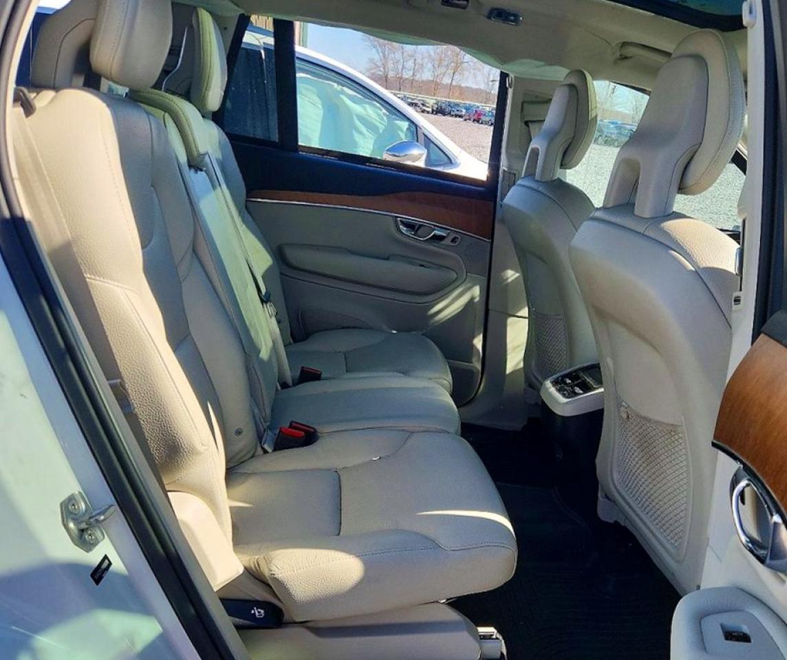 2021 VOLVO XC90 photo 28