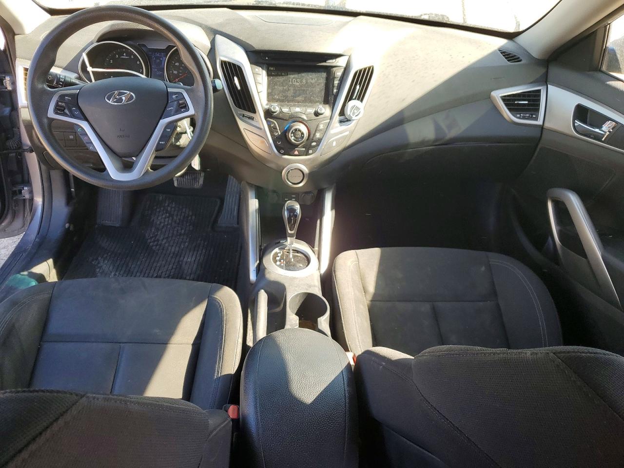 2016 HYUNDAI VELOSTER BASE photo 22