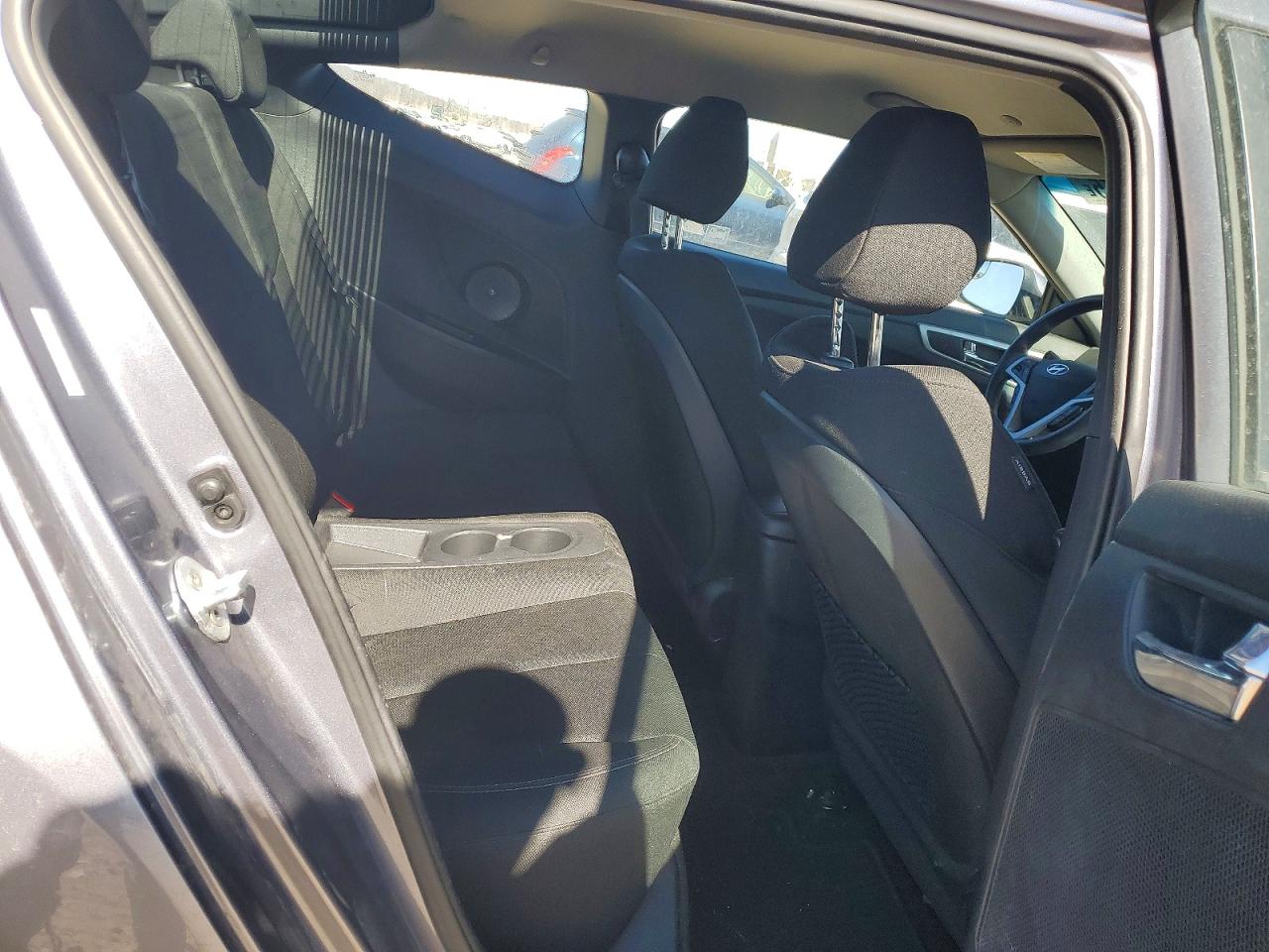 2016 HYUNDAI VELOSTER BASE photo 28