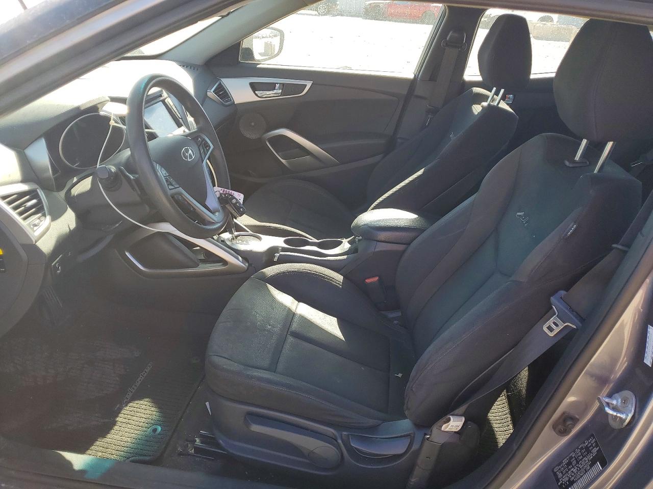 2016 HYUNDAI VELOSTER BASE photo 19