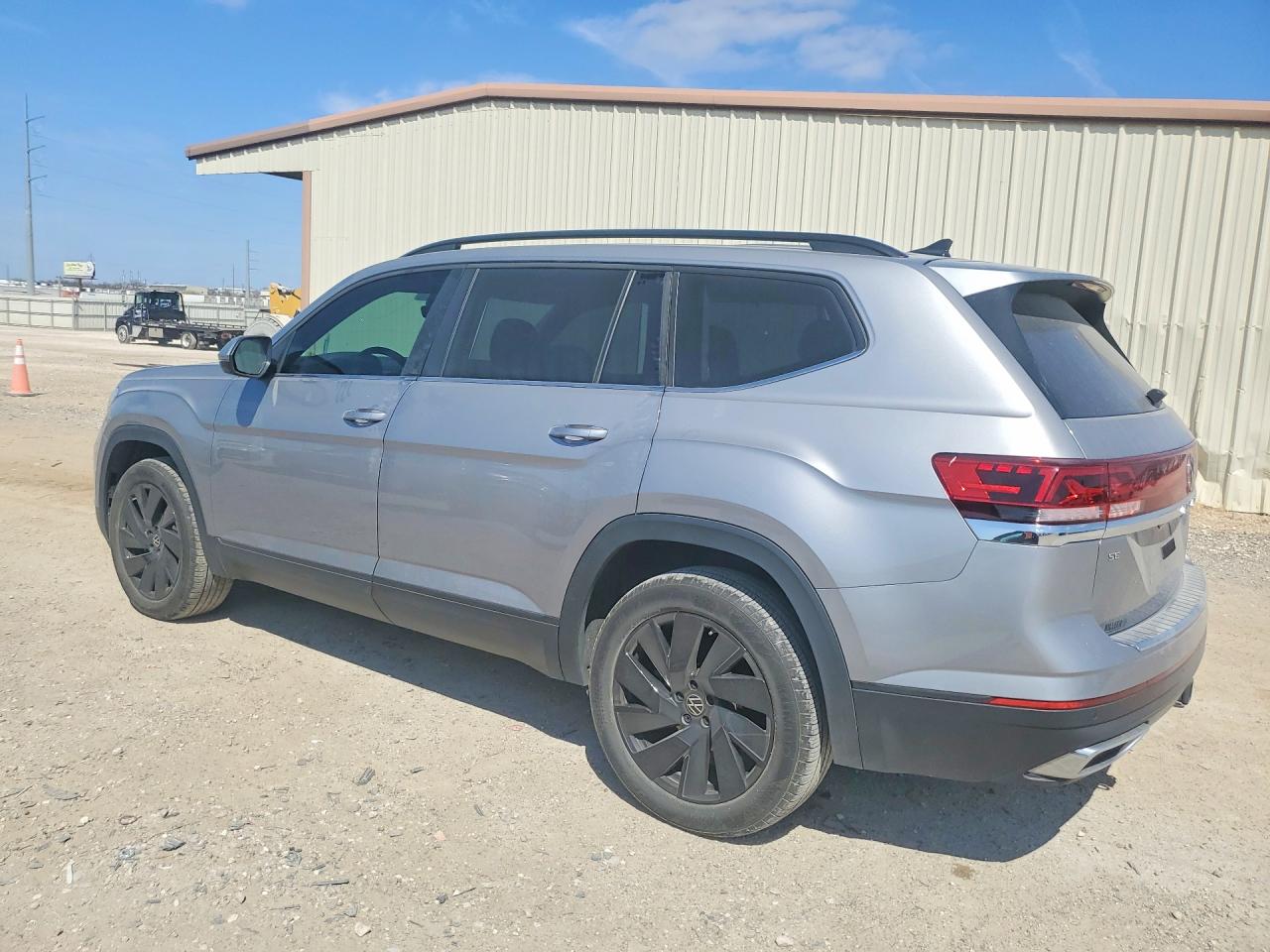 2024 VOLKSWAGEN ATLAS SE photo 3