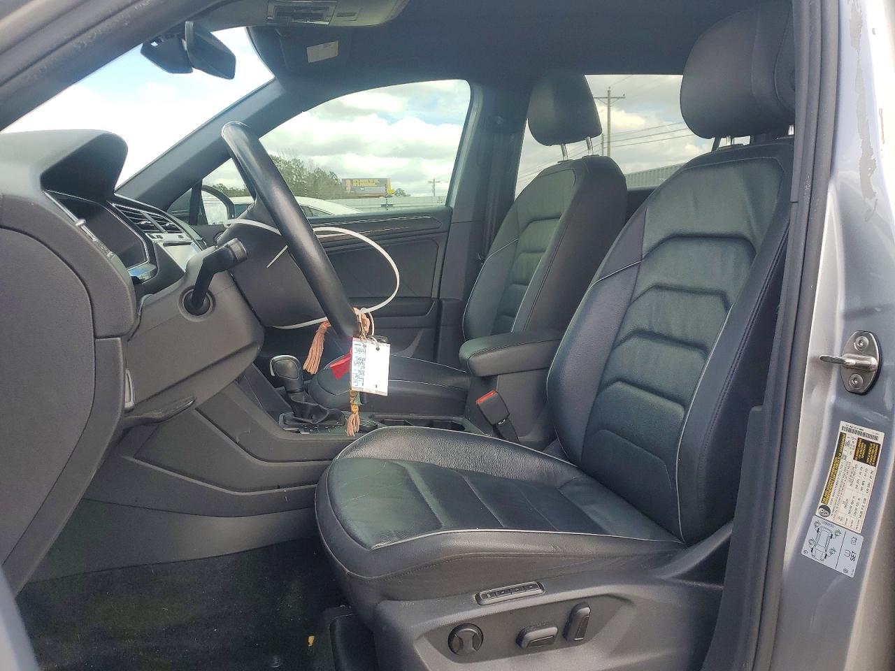2020 VOLKSWAGEN TIGUAN SEL PREMIUM R-LINE photo 13