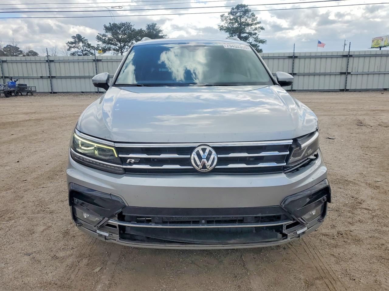 2020 VOLKSWAGEN TIGUAN SEL PREMIUM R-LINE photo 9