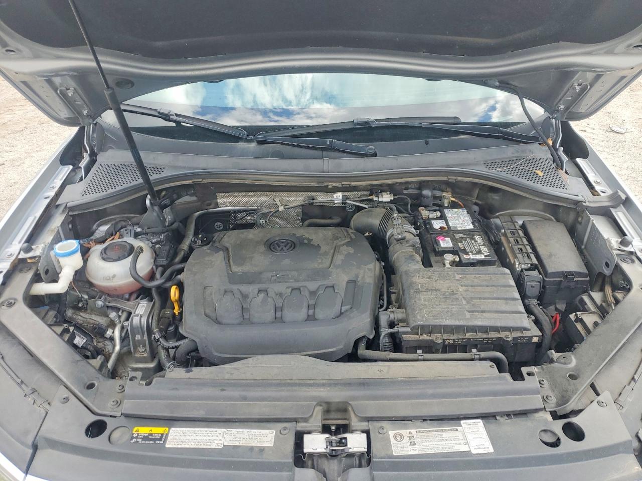 2020 VOLKSWAGEN TIGUAN SEL PREMIUM R-LINE photo 23