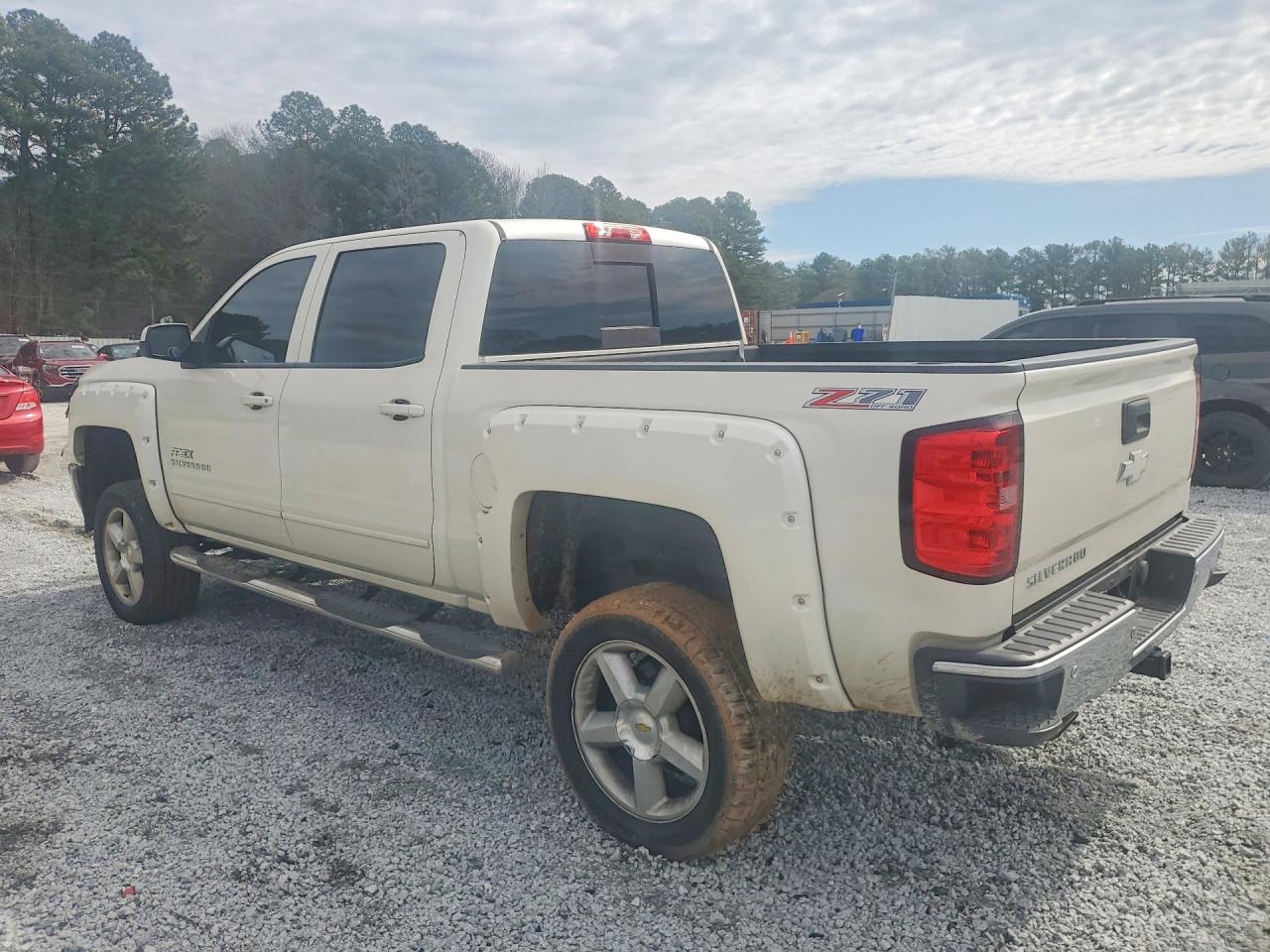2015 CHEVROLET SILVERADO K1500 LT photo 2