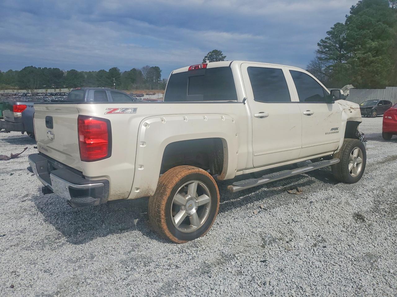 2015 CHEVROLET SILVERADO K1500 LT photo 3