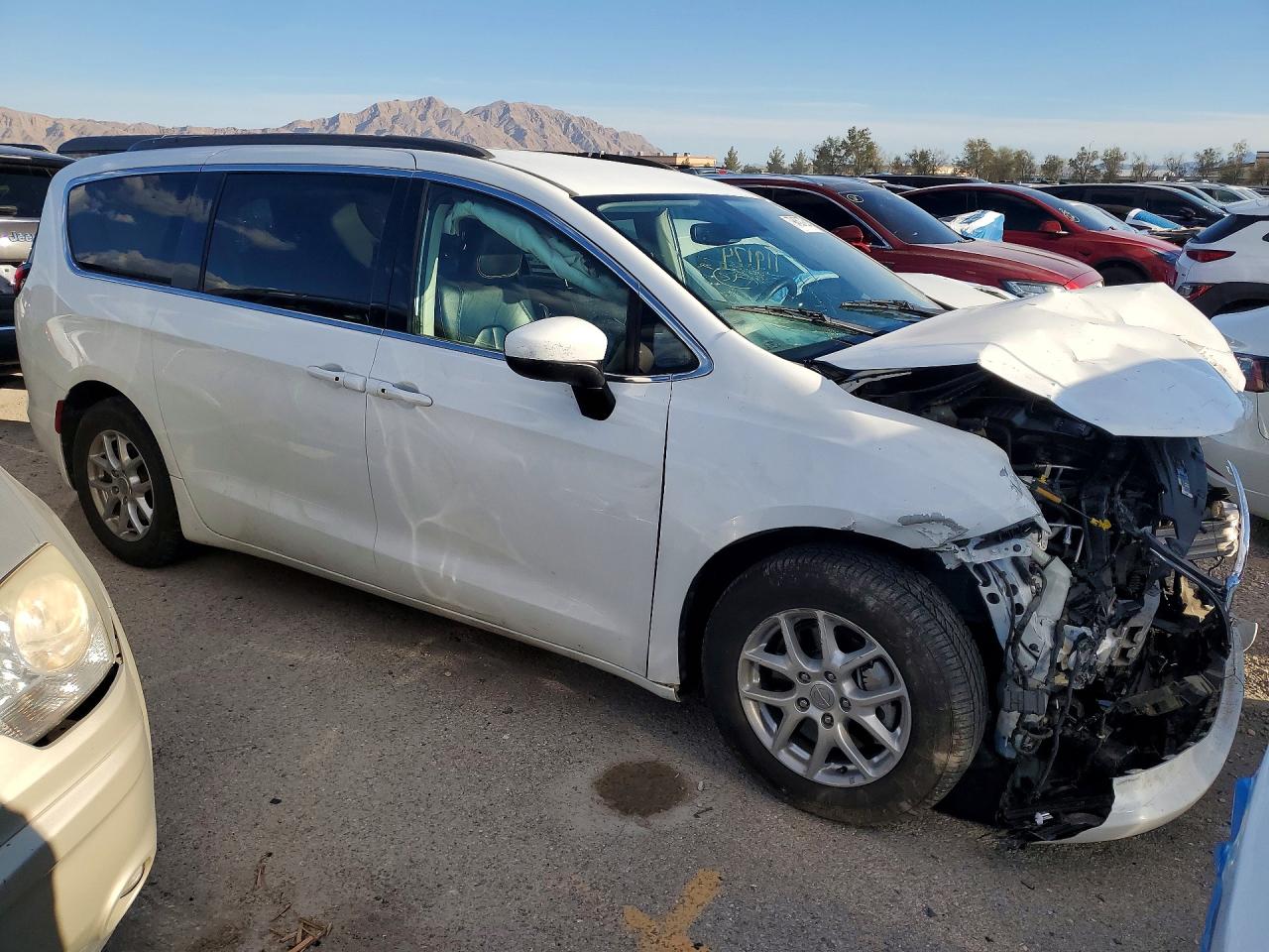 2020 CHRYSLER VOYAGER LXI photo 7