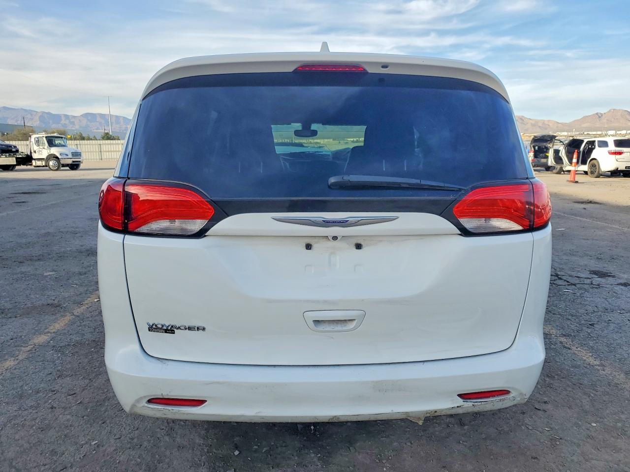 2020 CHRYSLER VOYAGER LXI photo 11