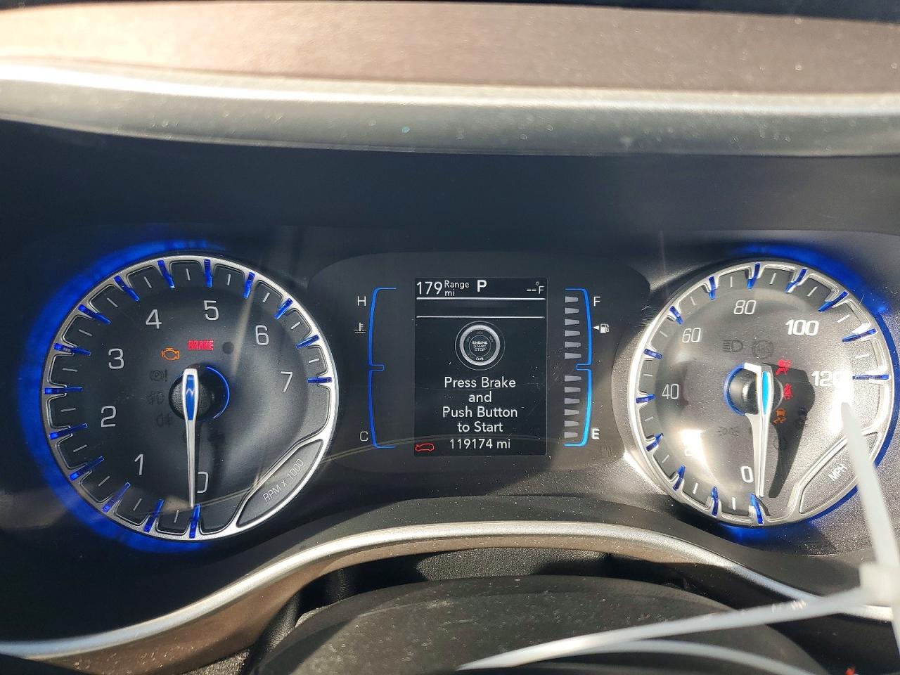 2020 CHRYSLER VOYAGER LXI photo 17