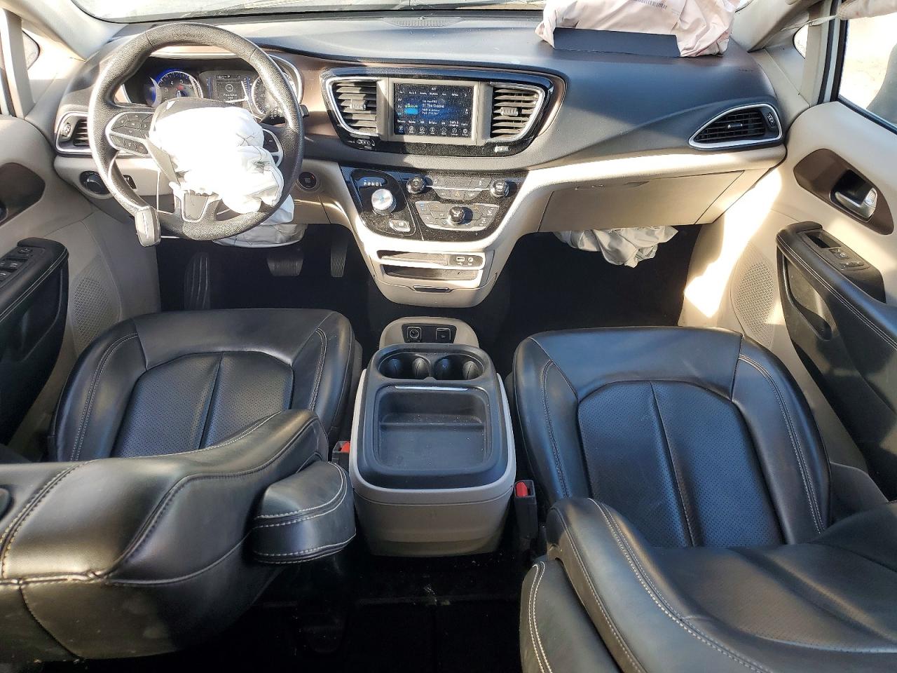 2020 CHRYSLER VOYAGER LXI photo 15