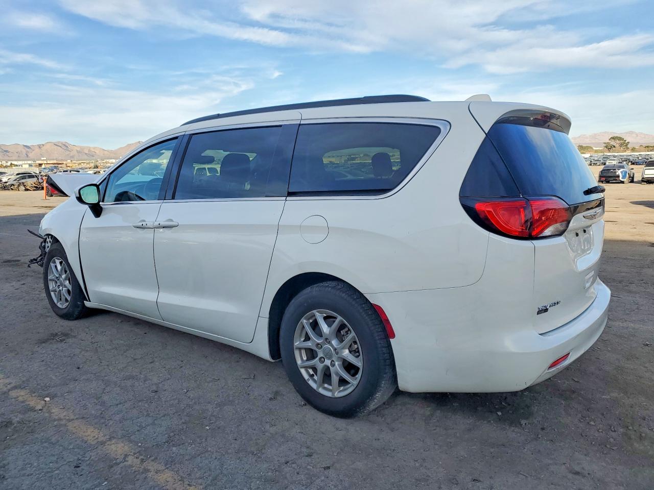 2020 CHRYSLER VOYAGER LXI photo 3