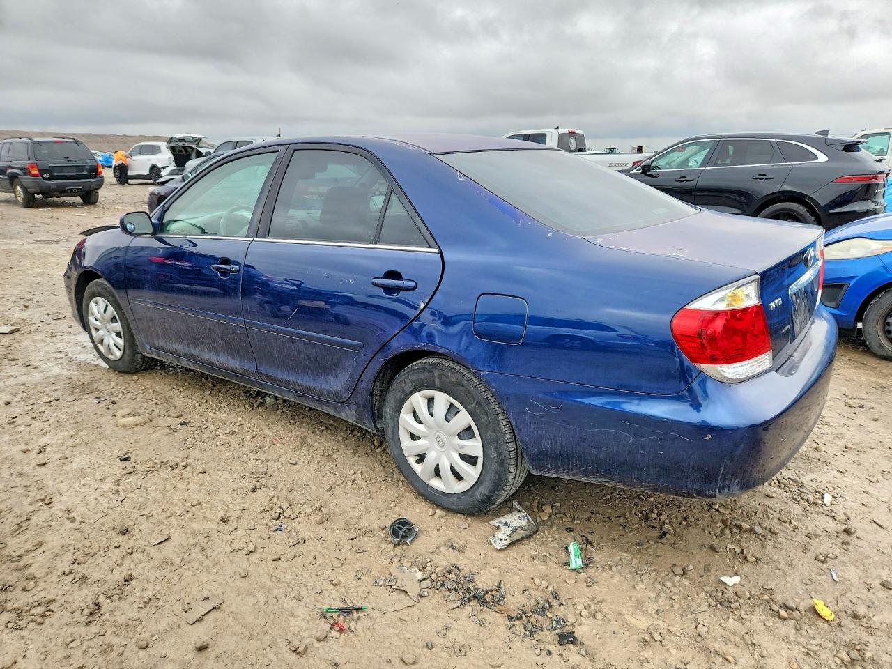 2005 TOYOTA CAMRY LE photo 3