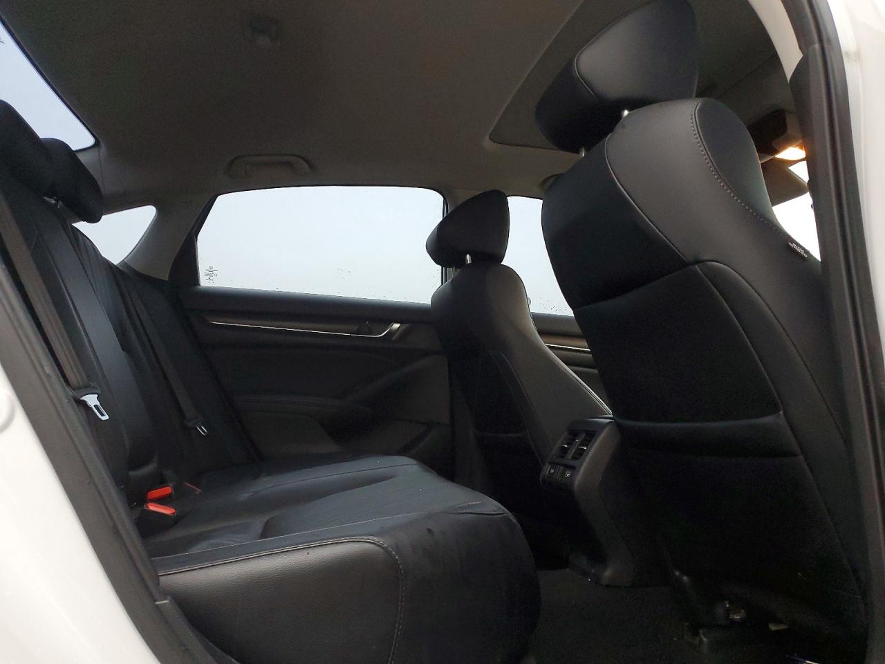 2018 HONDA ACCORD TOURING photo 10