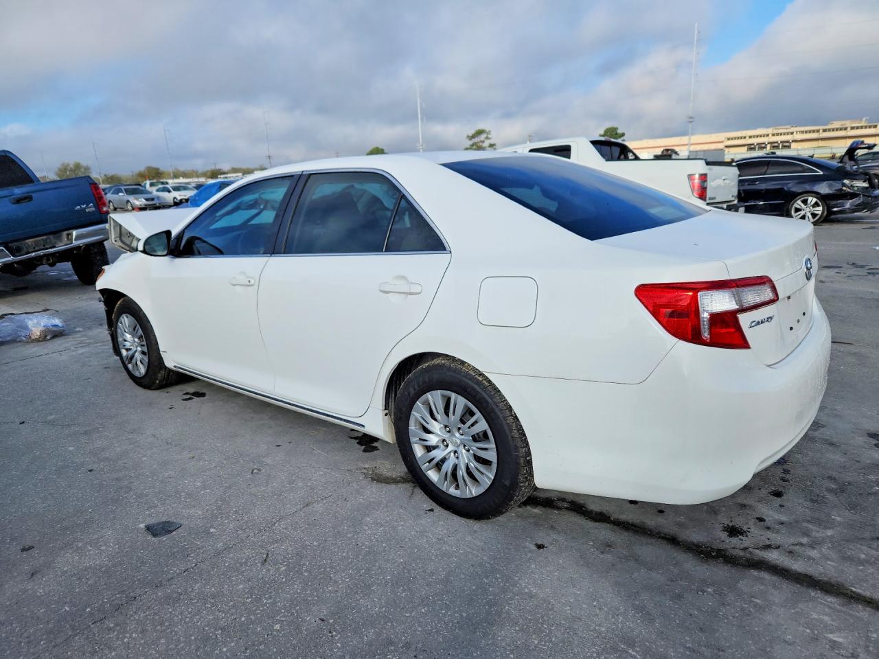 2012 TOYOTA CAMRY LE photo 2