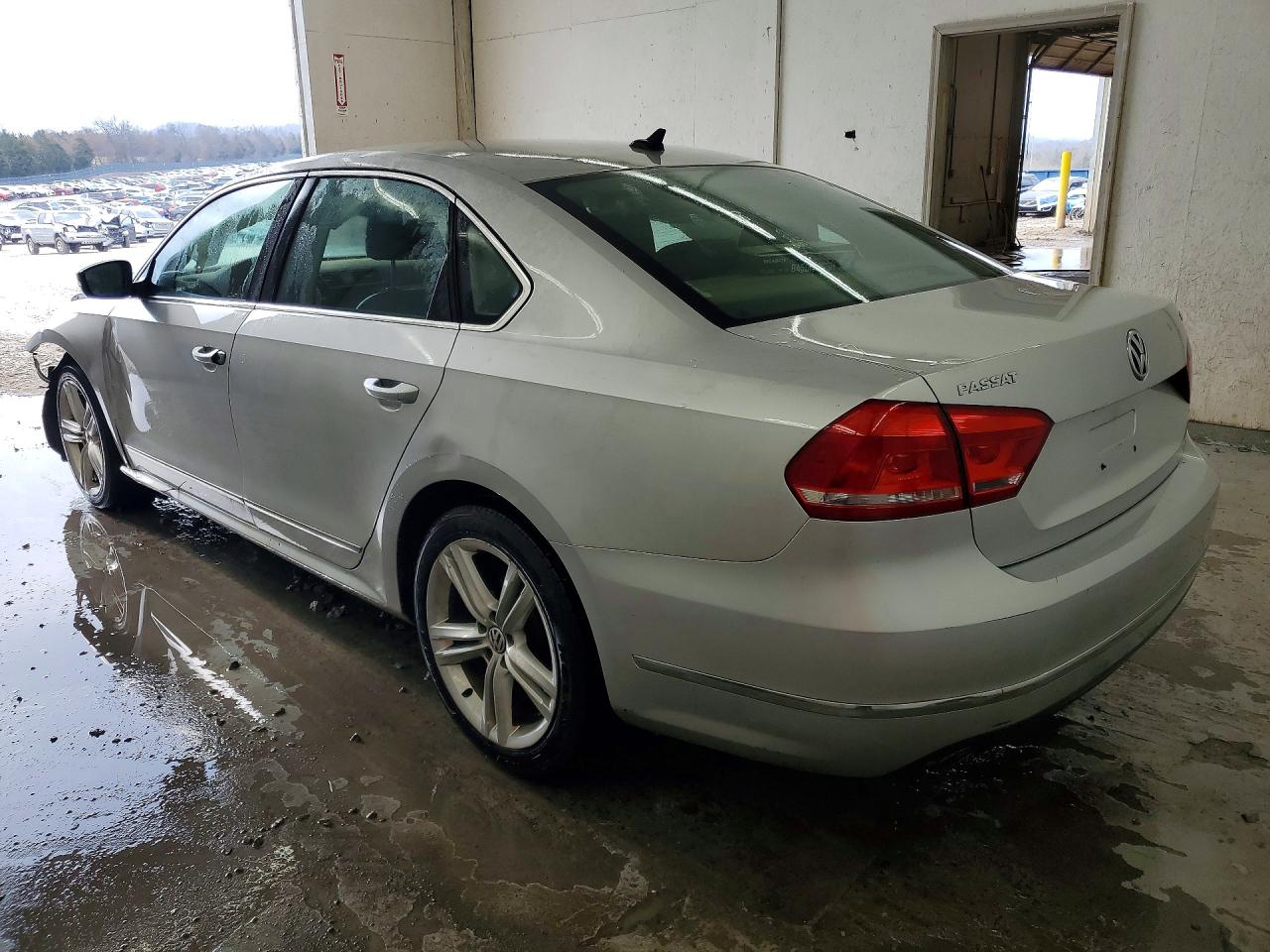 2014 VOLKSWAGEN PASSAT SE photo 4
