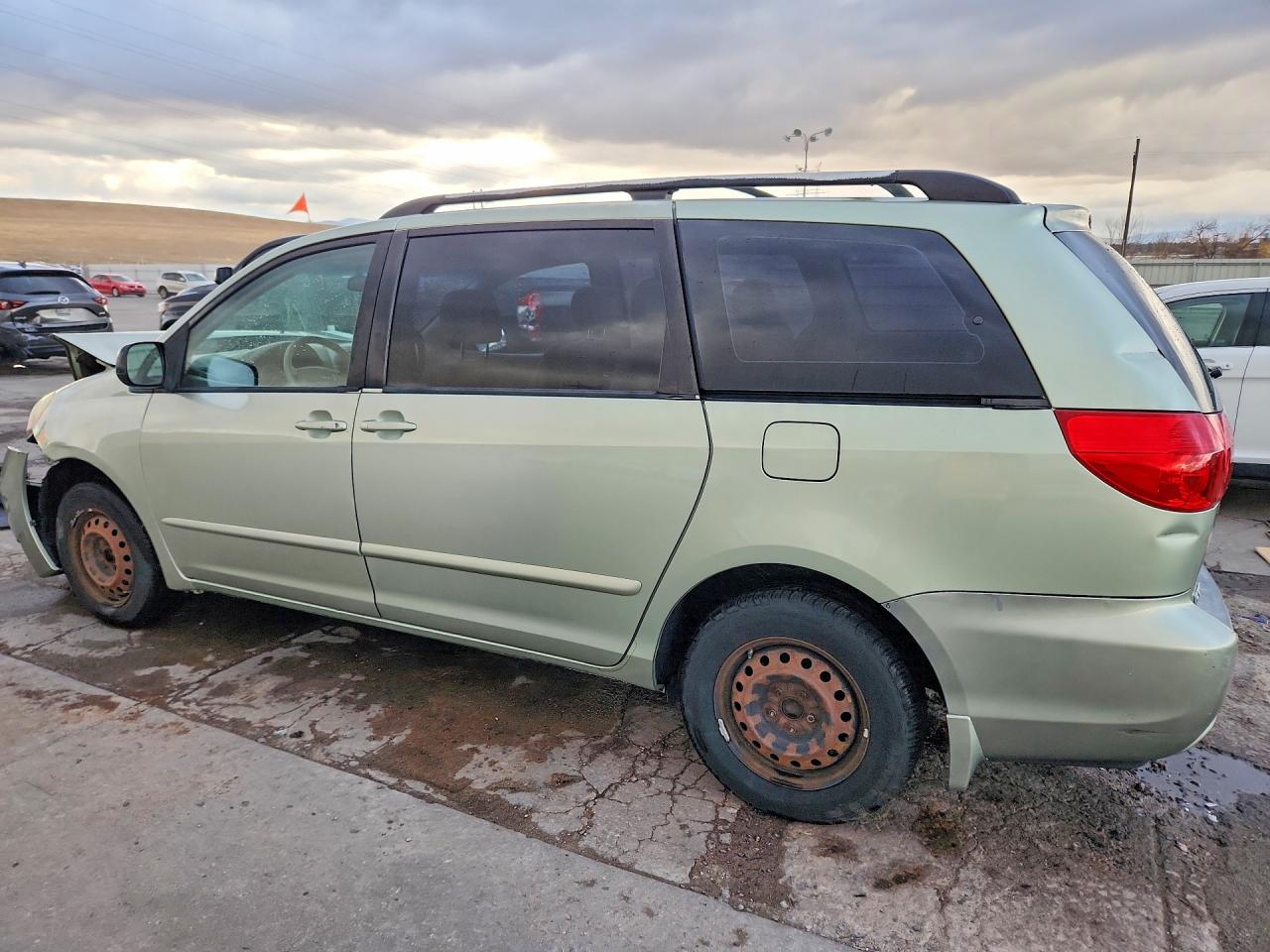 2008 TOYOTA SIENNA CE 7-PASSENGER photo 3