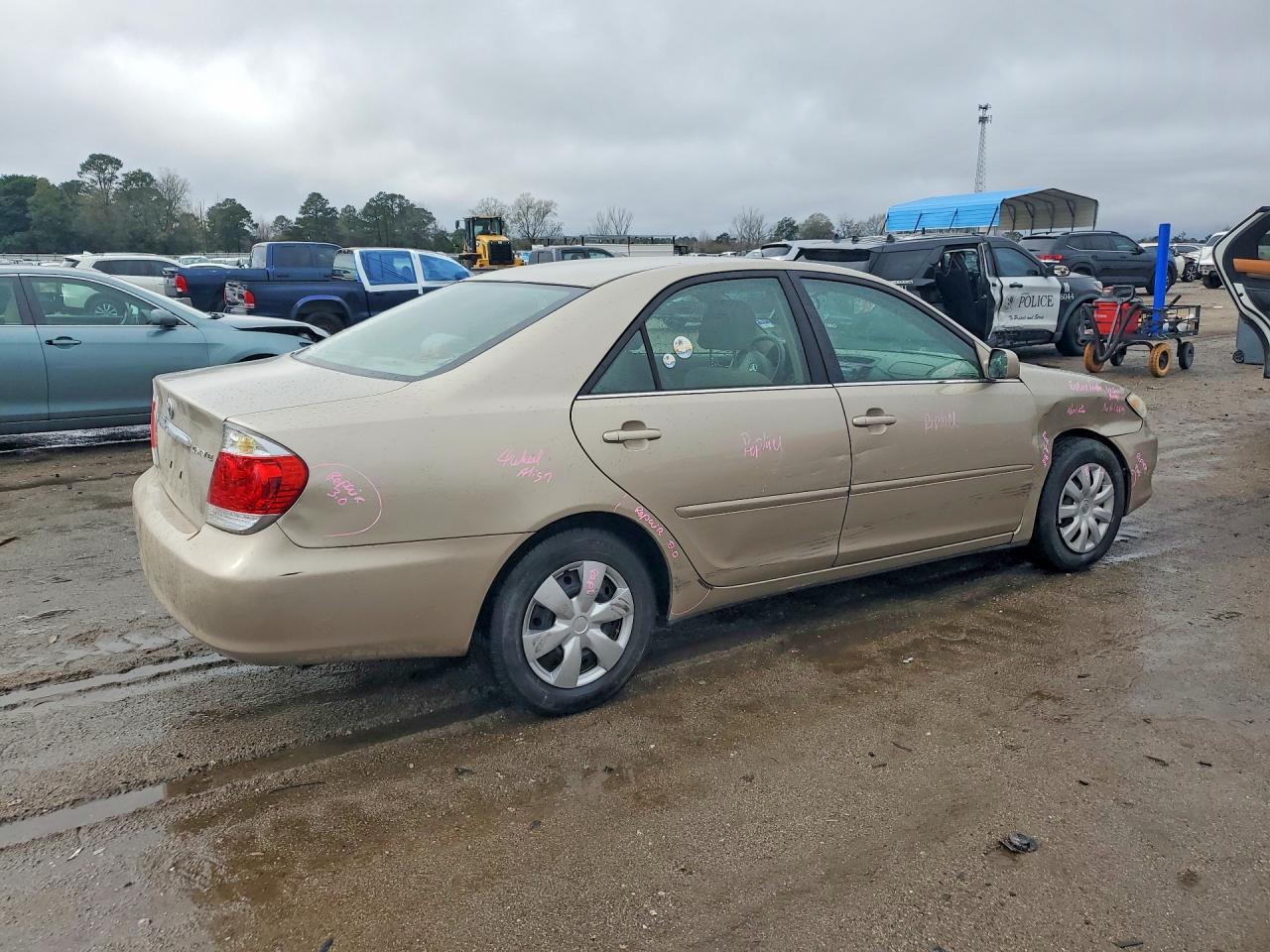 2006 TOYOTA CAMRY LE photo 3