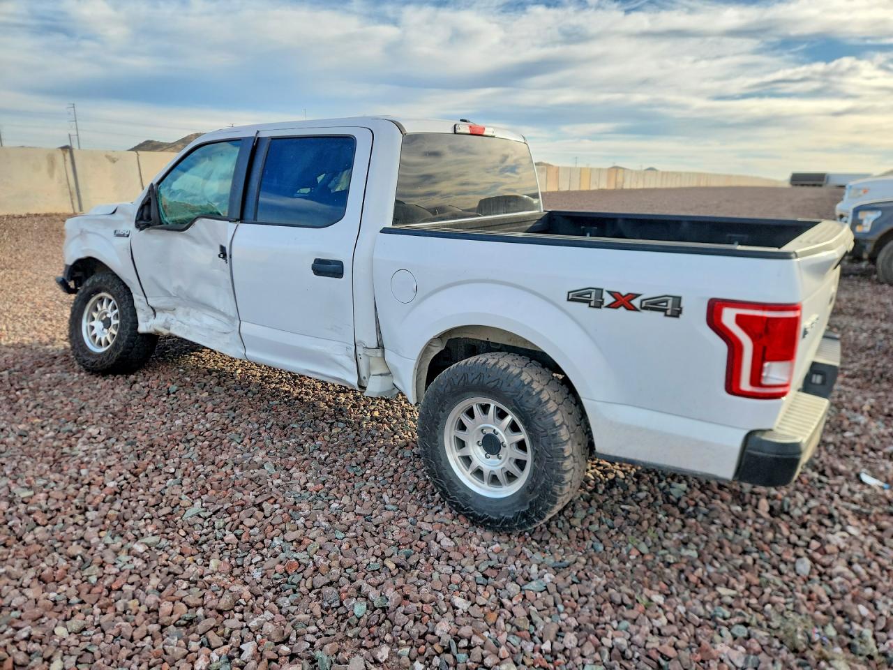 2017 FORD F150 SUPERCREW photo 2