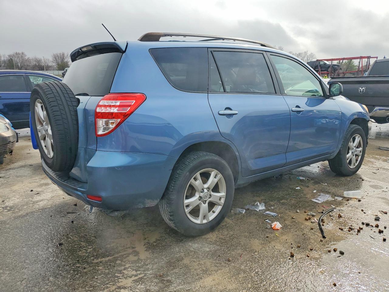 2011 TOYOTA RAV4 BASE photo 3