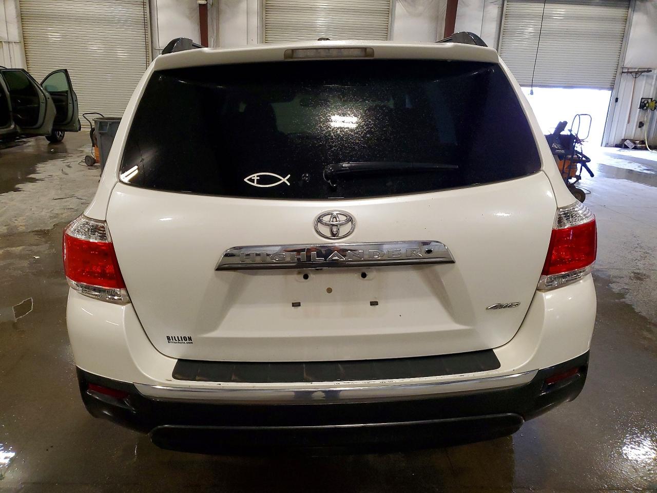 2011 TOYOTA HIGHLANDER BASE photo 11