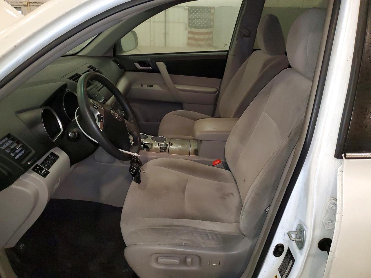 2011 TOYOTA HIGHLANDER BASE photo 13