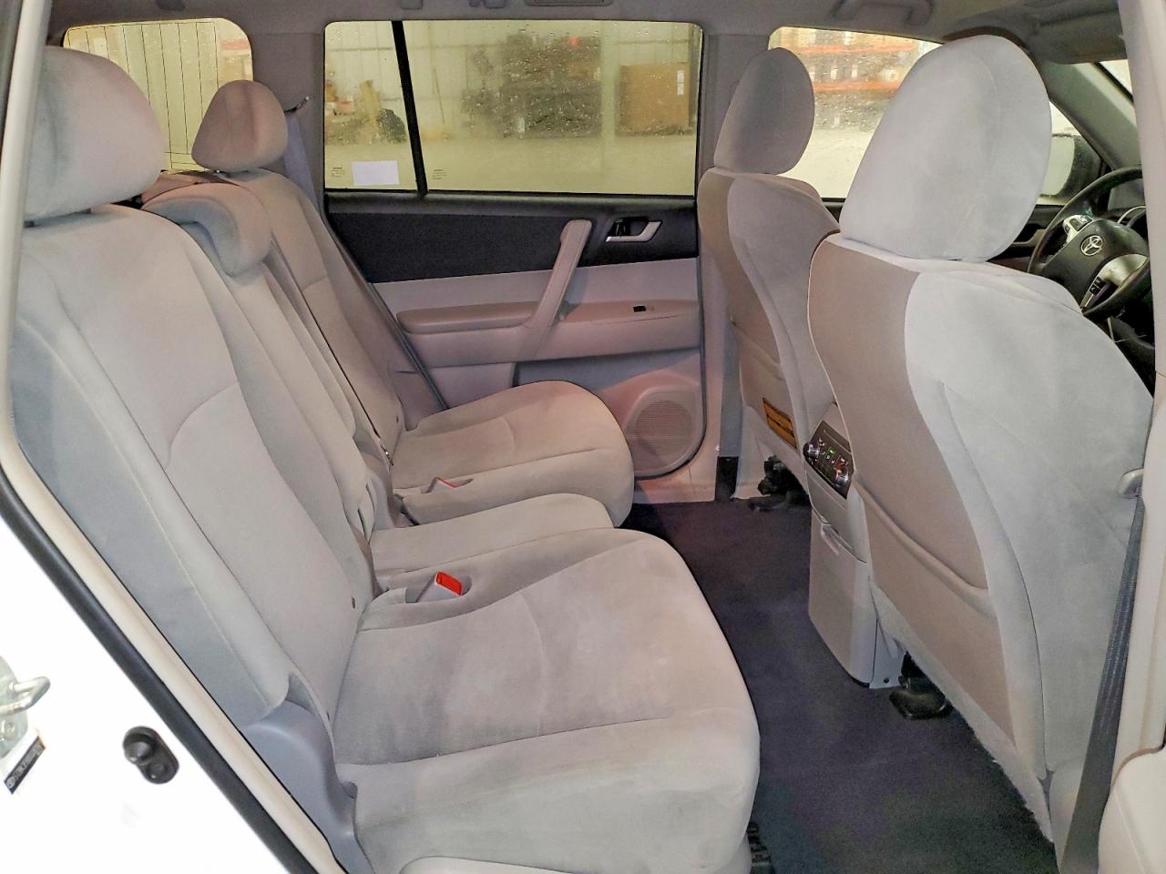 2011 TOYOTA HIGHLANDER BASE photo 21