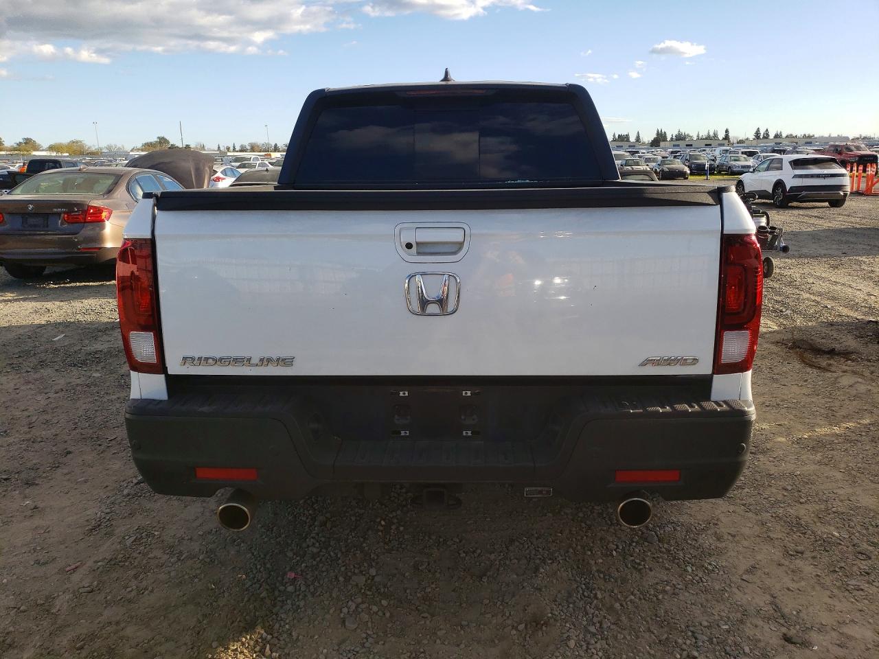 2022 HONDA RIDGELINE photo 16