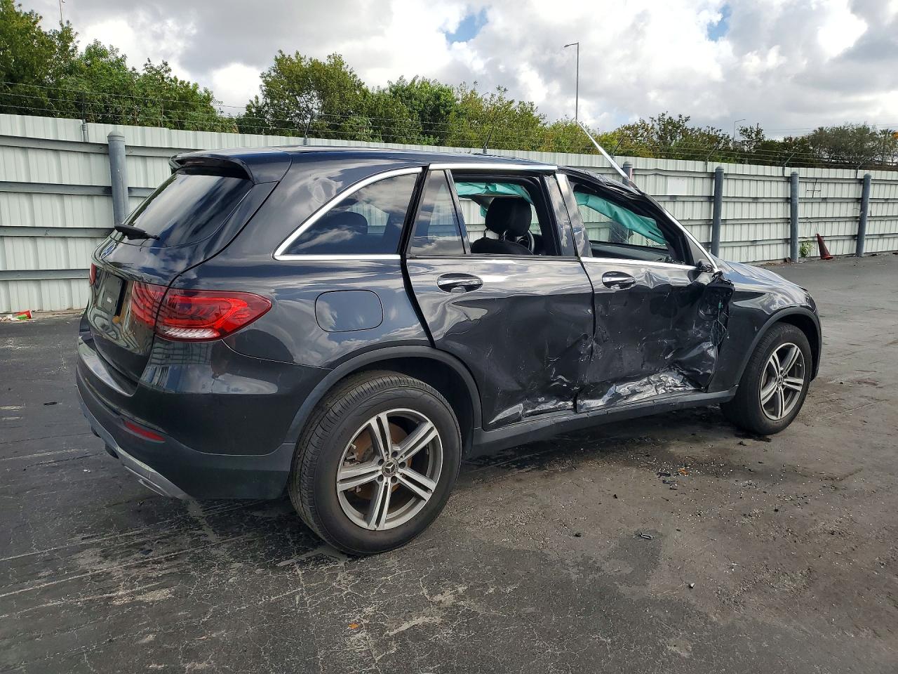 2020 MERCEDES-BENZ GLC 300 photo 3