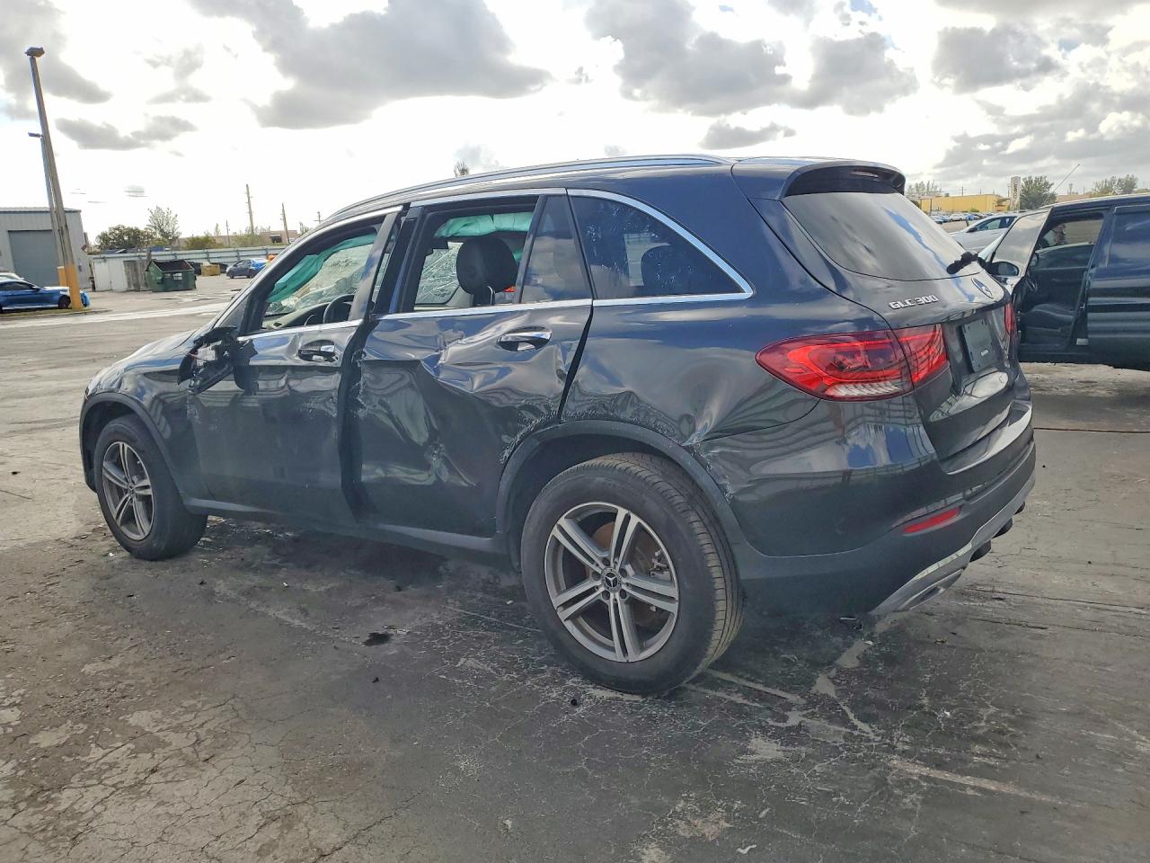 2020 MERCEDES-BENZ GLC 300 photo 2