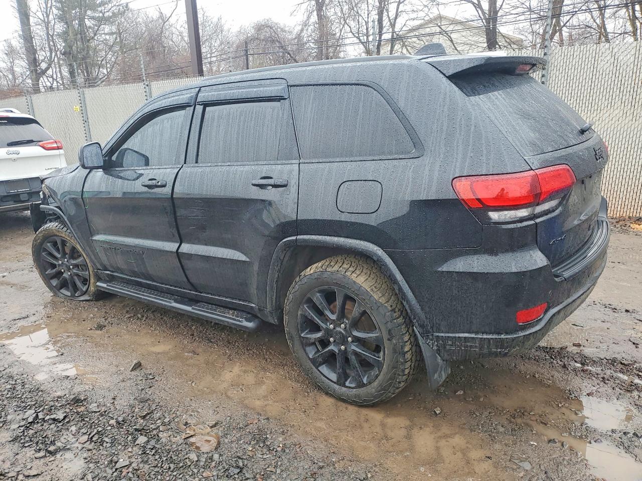2019 JEEP GRAND CHEROKEE LAREDO photo 4