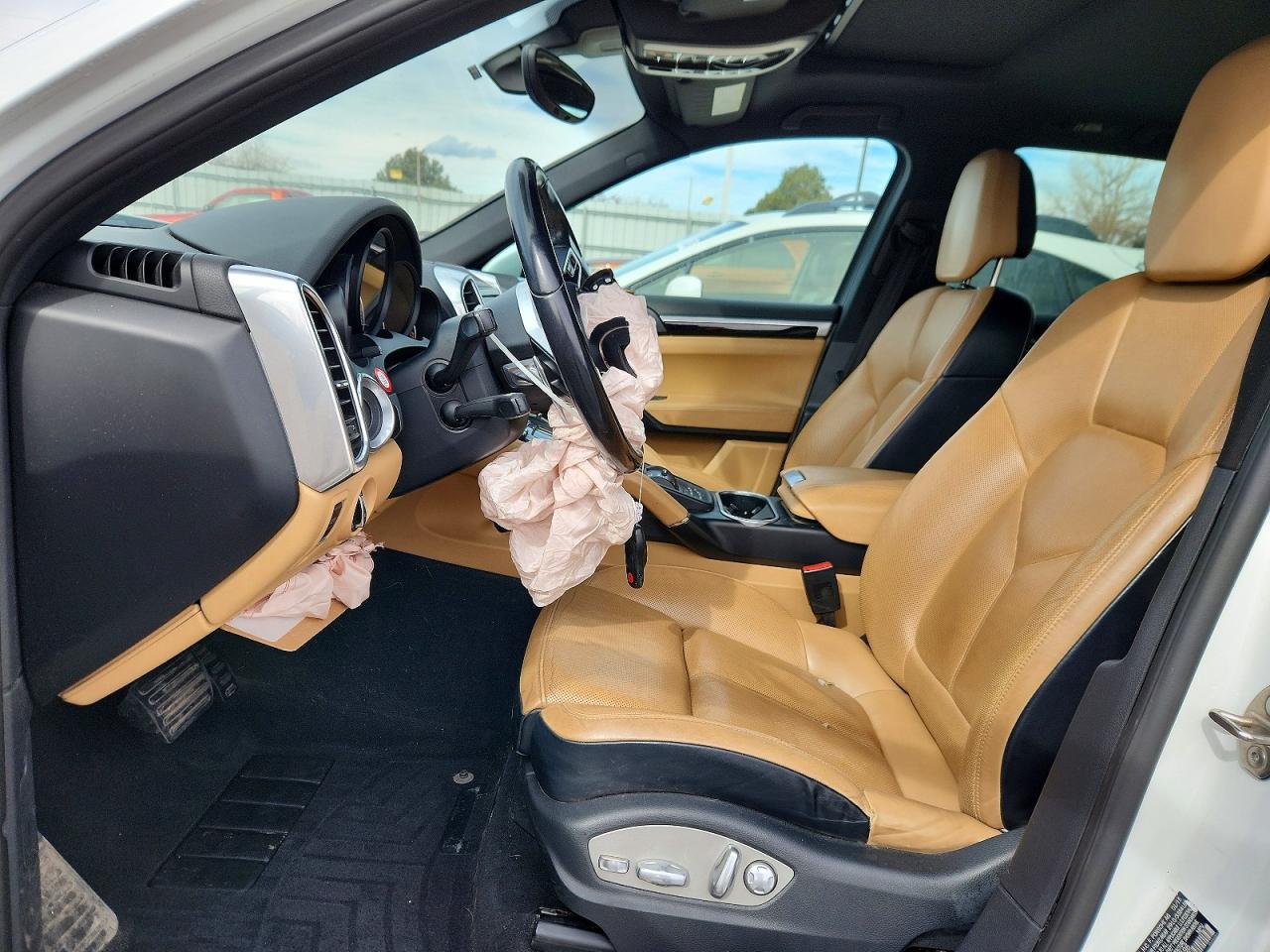 2016 PORSCHE CAYENNE photo 7