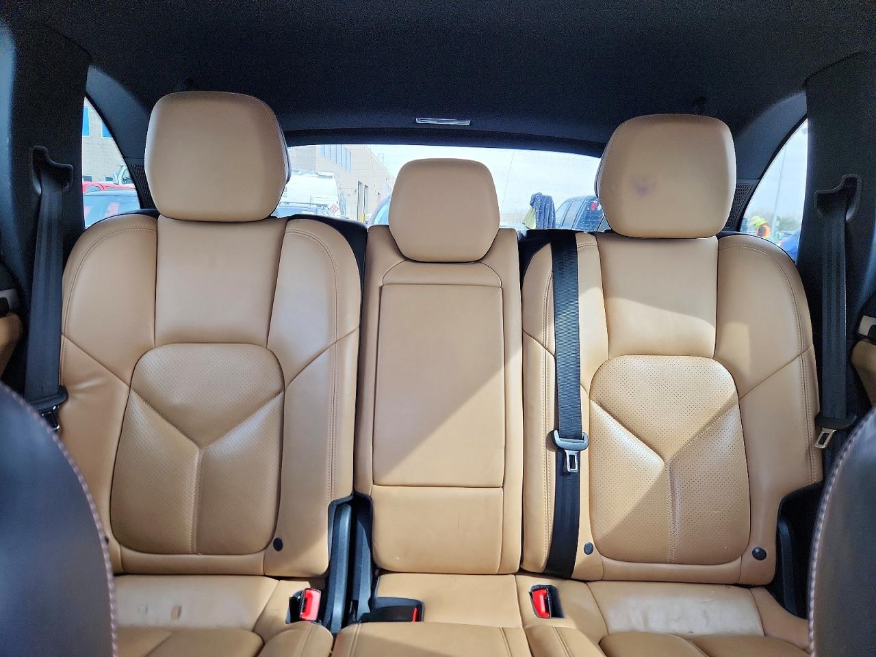 2016 PORSCHE CAYENNE photo 10