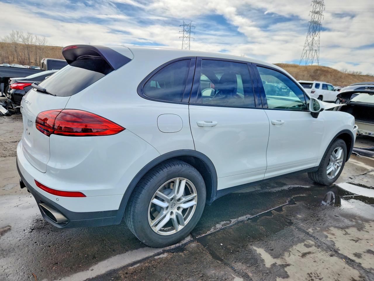 2016 PORSCHE CAYENNE photo 3