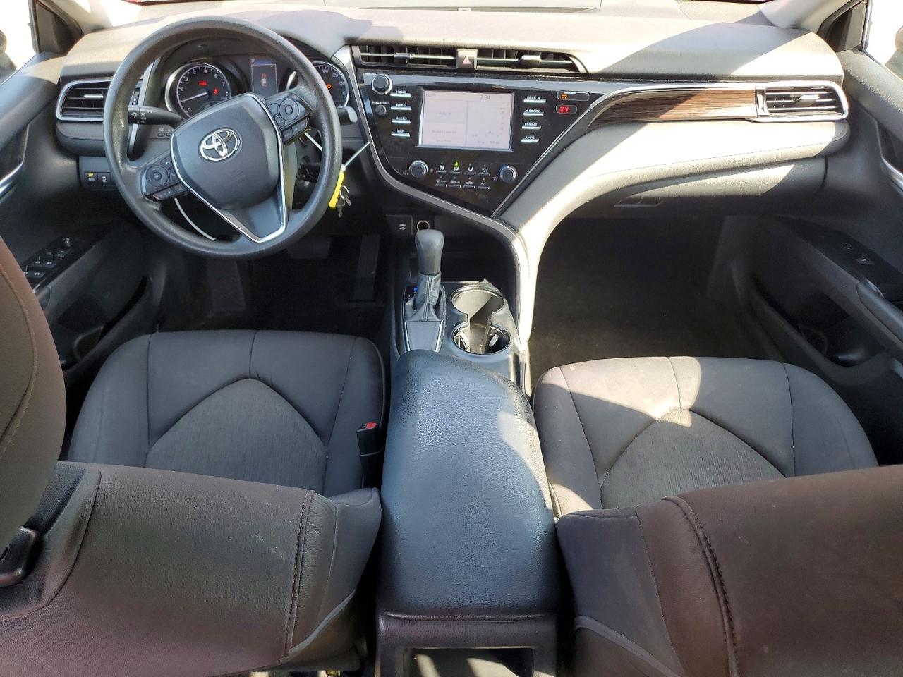 2019 TOYOTA CAMRY LE photo 15