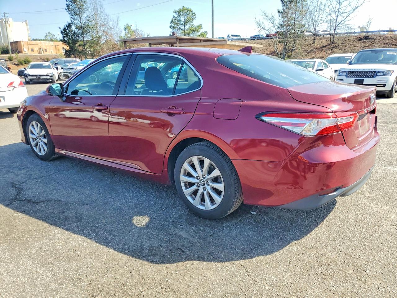 2019 TOYOTA CAMRY LE photo 3