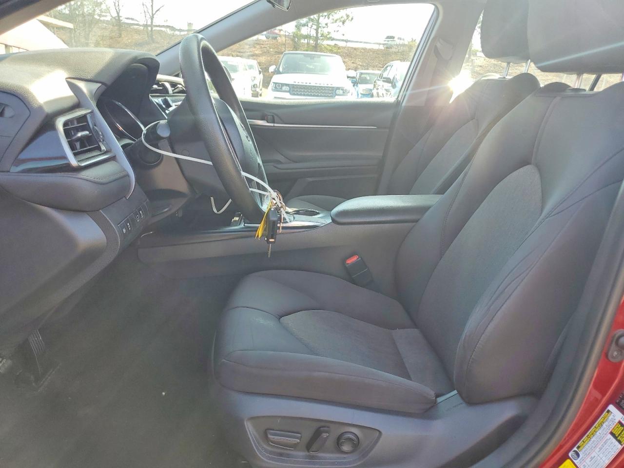 2019 TOYOTA CAMRY LE photo 13