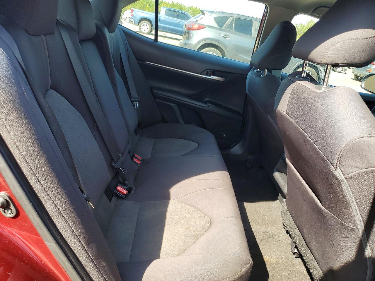 2019 TOYOTA CAMRY LE photo 19