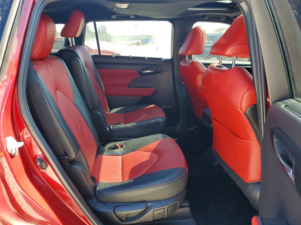 2022 TOYOTA HIGHLANDER XSE photo 11