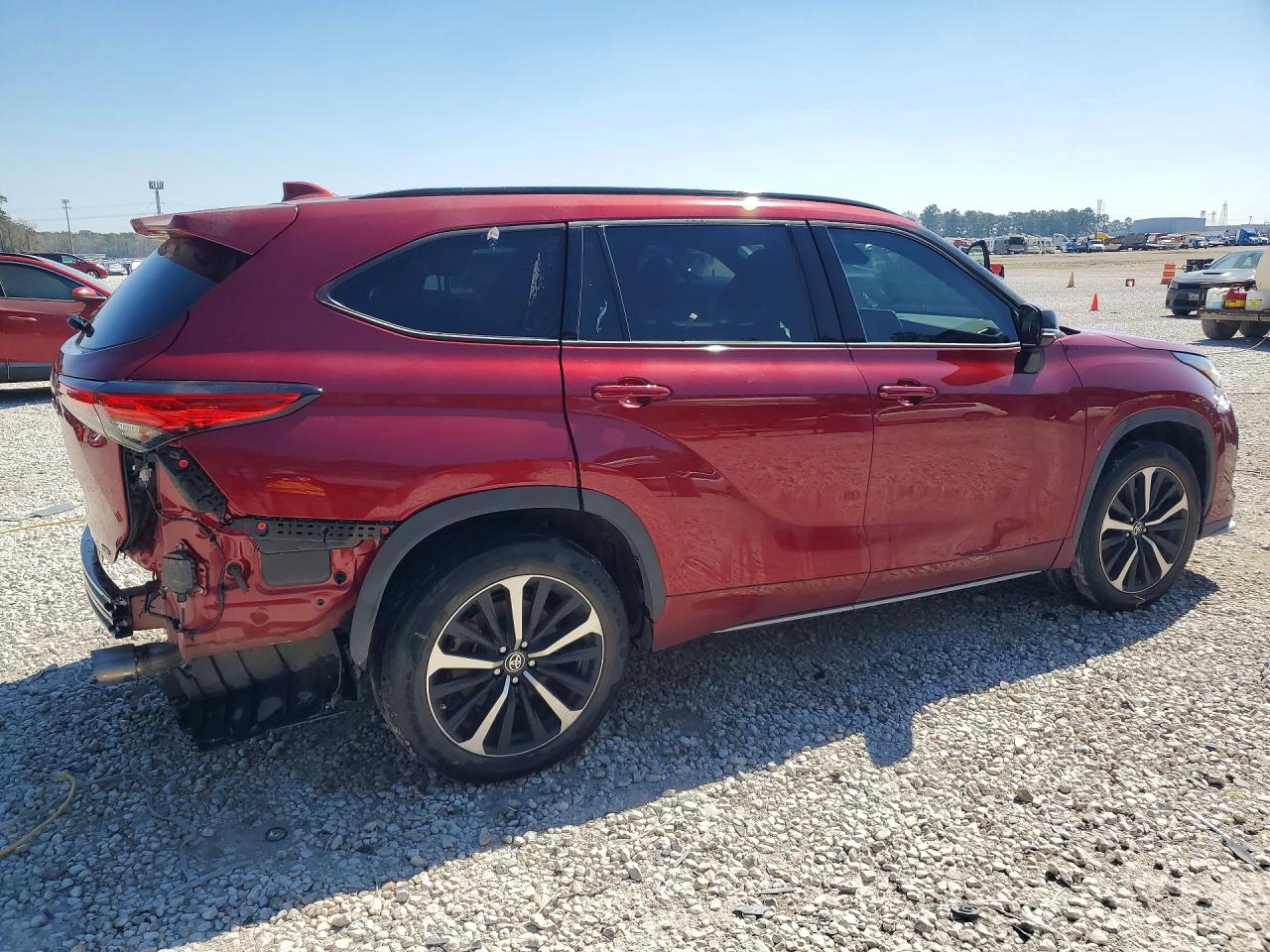 2022 TOYOTA HIGHLANDER XSE photo 3