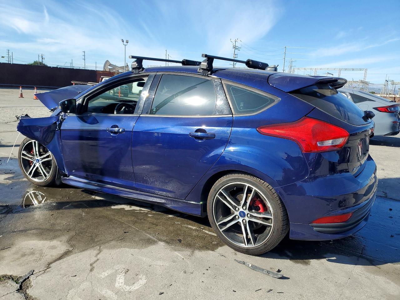 2017 FORD FOCUS ST photo 2