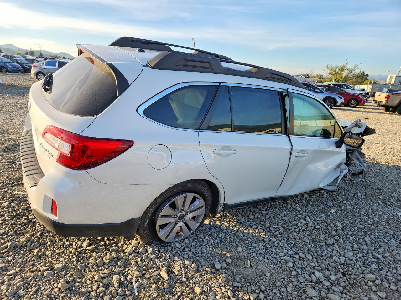 2015 SUBARU OUTBACK 2.5I PREMIUM photo 3